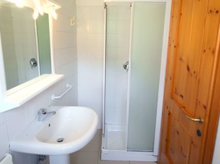 The House of Birch - Bathroom